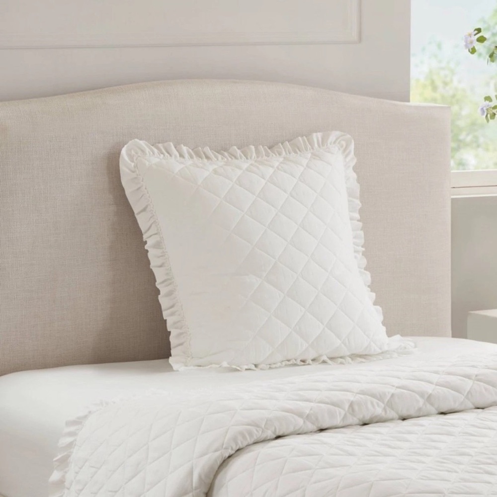 Armoire Collection ~ White Quilted EURO Sham ~ 100% Polyester ~ 26” x 26” - Picture 3 of 4
